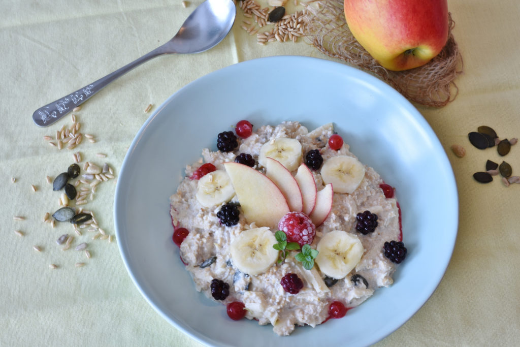 bowl of oatmeal with fresh fruit