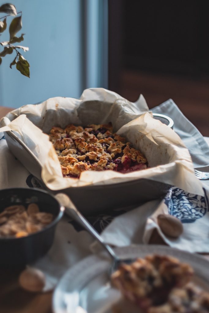 pan of oatmeal and berry crisp