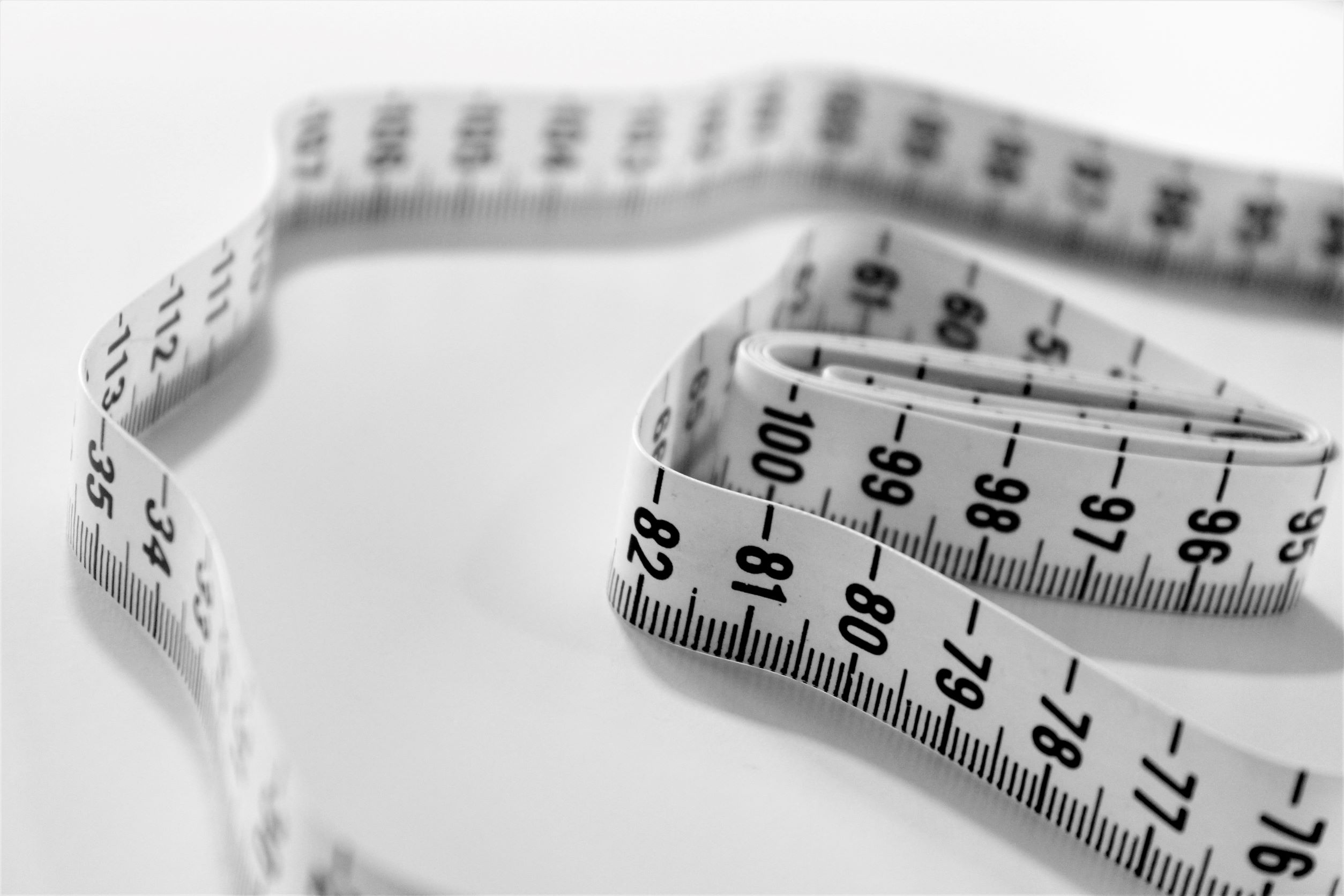 tape measure to illustrate ideal blog post length for seo